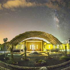 هتل قلعه گنج پارسیان